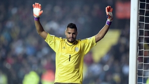 Manchester United have signed Argentina international goalkeeper Sergio Romero on a three-year contract.